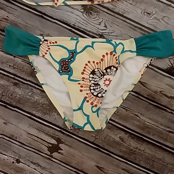 💙L Space Creme & Aqua berry drop bikini💙 - Picture 4 of 8